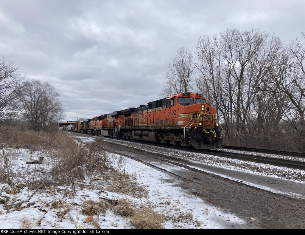 BNSF 5602 East